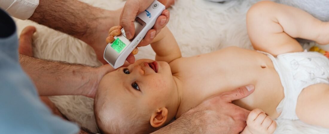 Fieber beim Baby: wann zum Arzt und was Sie tun können