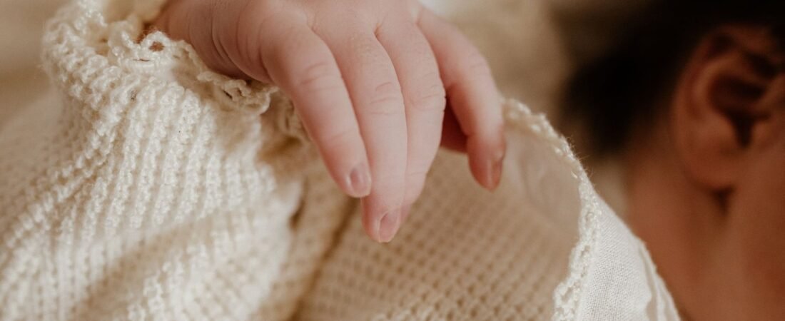 Babyhaut pflegen: Creme, Öl oder lieber gar nichts?