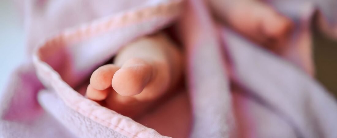 Nabelpflege beim Neugeborenen: trocken halten, richtig reagieren