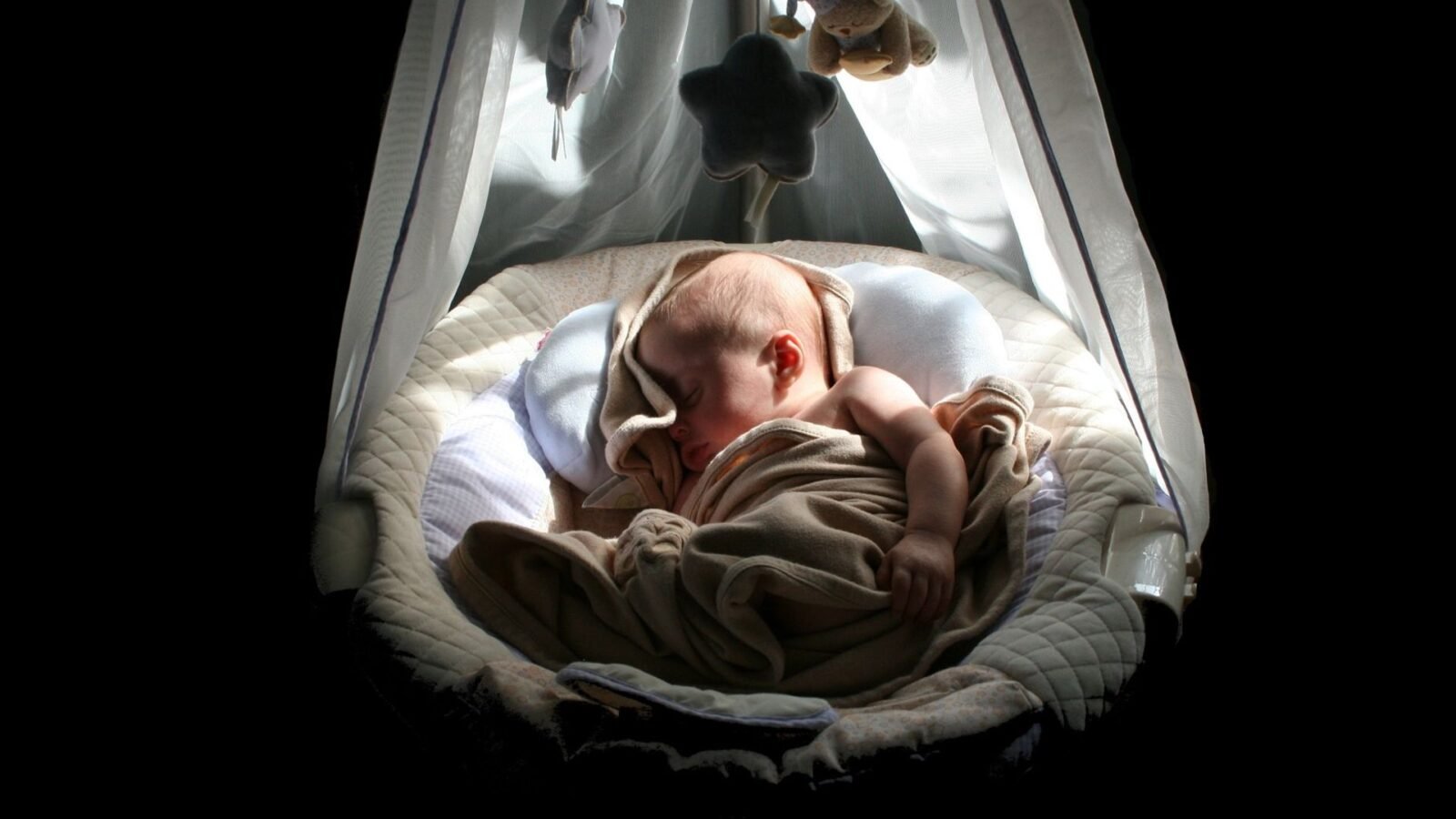 Nachtwindeln fürs Baby: So bleibt es nachts trocken