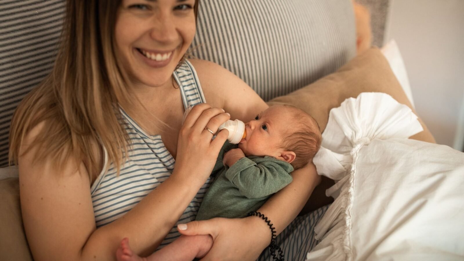 Stuhlgang beim Baby: Farben, Konsistenz und Häufigkeit