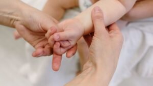 Verstopfung beim Baby: erkennen, lindern, Warnzeichen kennen