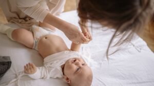 Windel zu klein? Anzeichen für die nächste Größe erkennen
